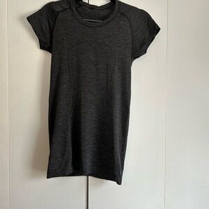 Lululemon short sleeve workout top